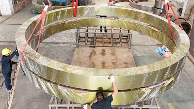 为什么市场需求和竞争状况会导致大型铸造加工厂家招工难？