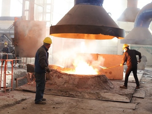 大型铸钢厂是怎样控制铸件含碳量的呢？