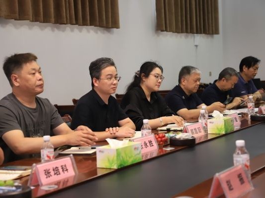 行业专家莅临腾飞铸钢考察指导，共话铸钢行业发展新篇章