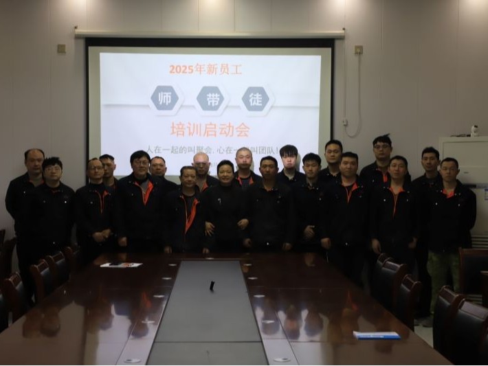 铸钢件生产厂家-腾飞铸钢——“师傅带徒弟”提升员工的铸造技术水平