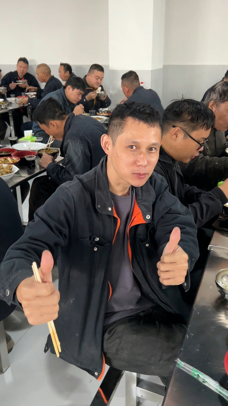 腾飞铸钢员工聚餐照片